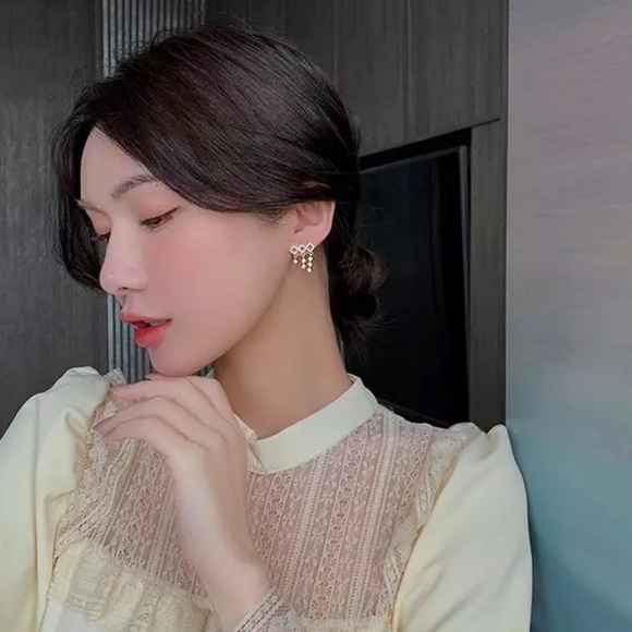 Diamond Shaped Crystal Earrings with Tassels - Picture 5 of 16